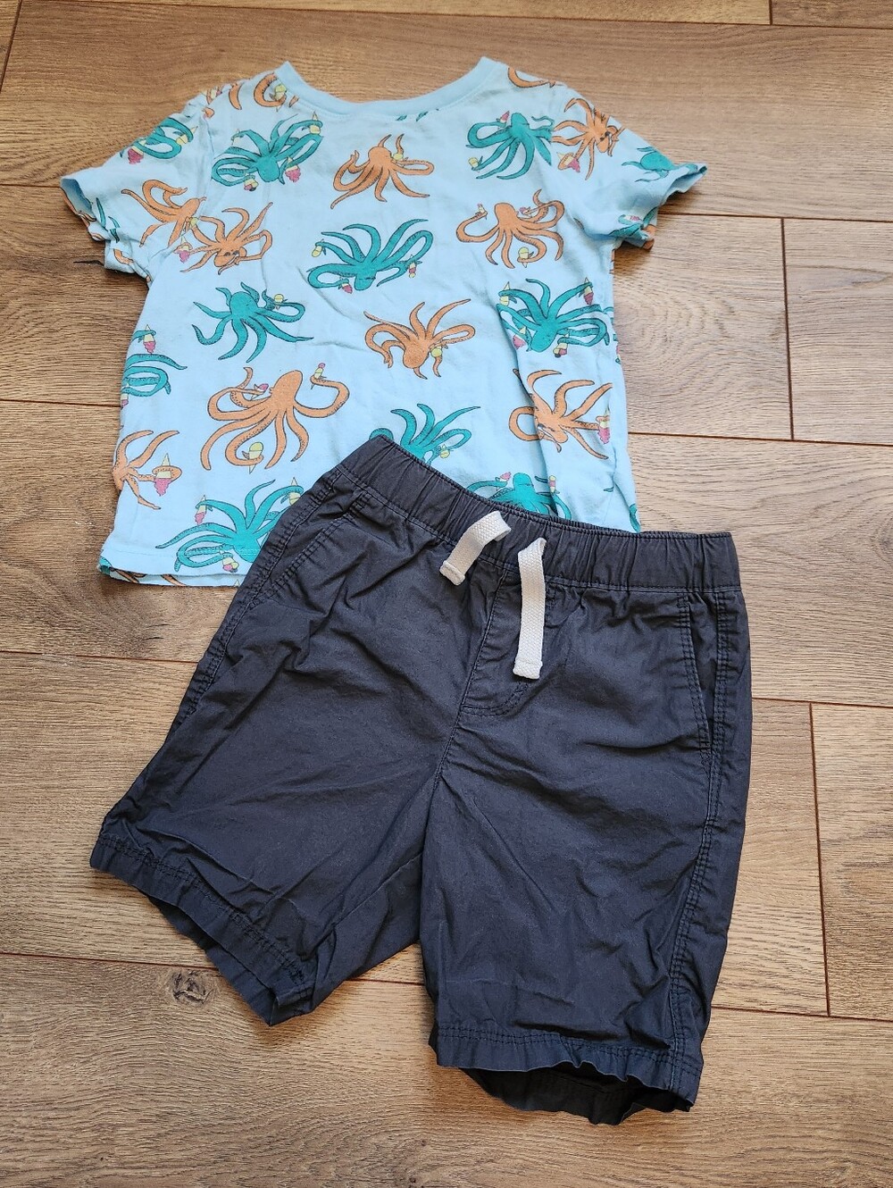 3t Old Navy Octopus Tee And Shorts